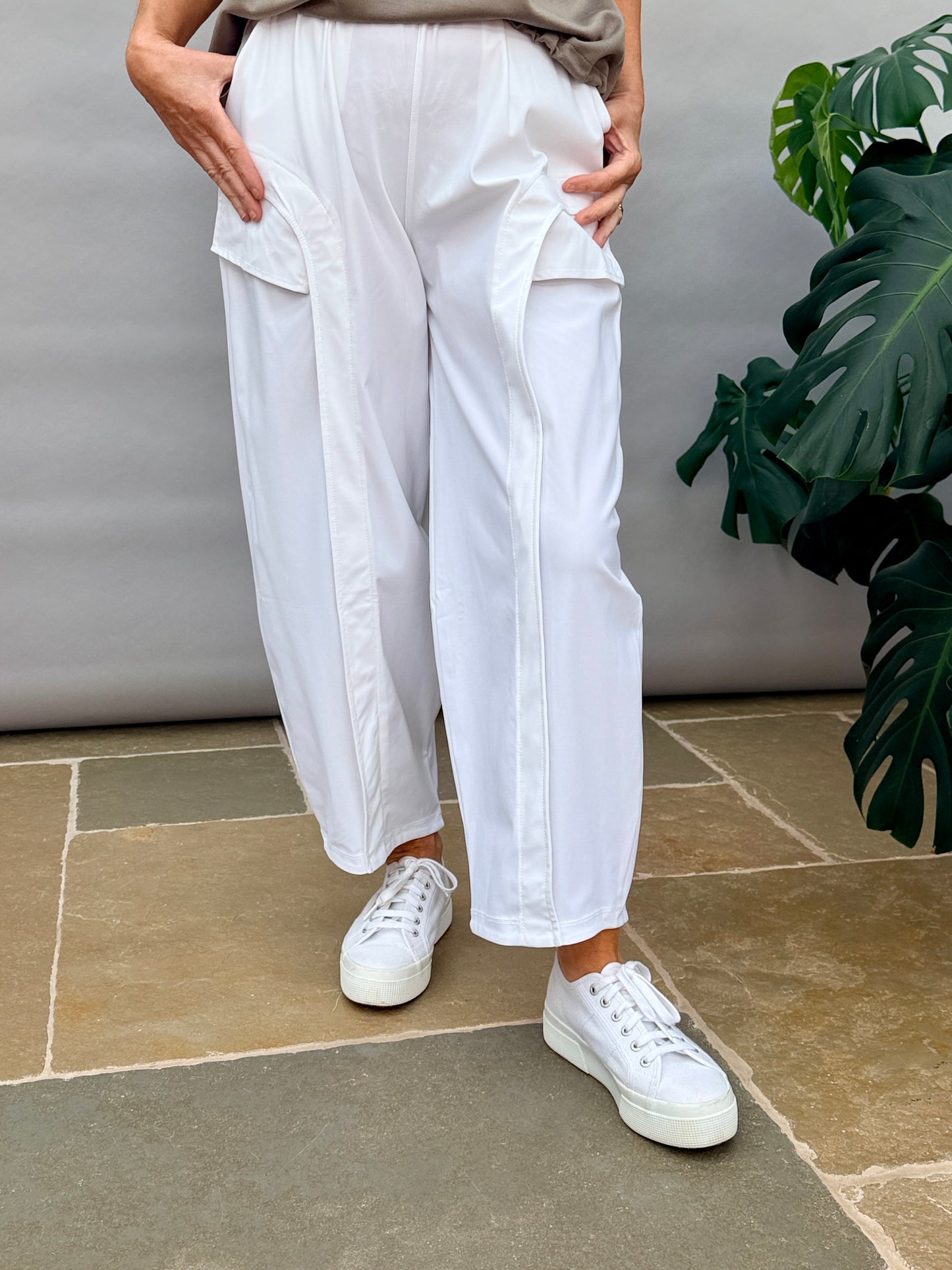White Baloon Shape Trouser