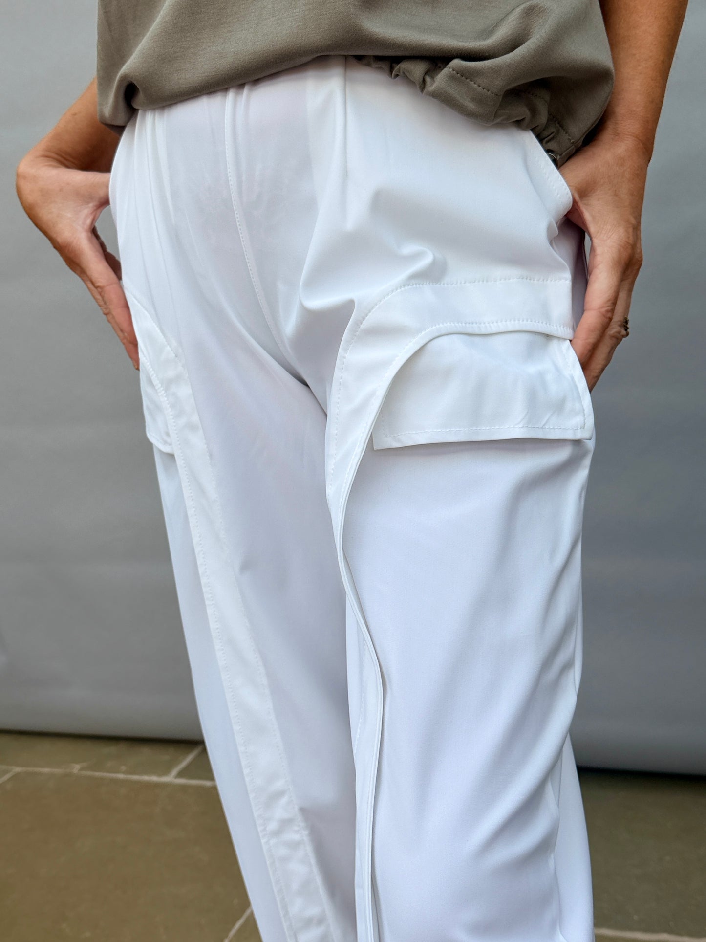 White Baloon Shape Trouser