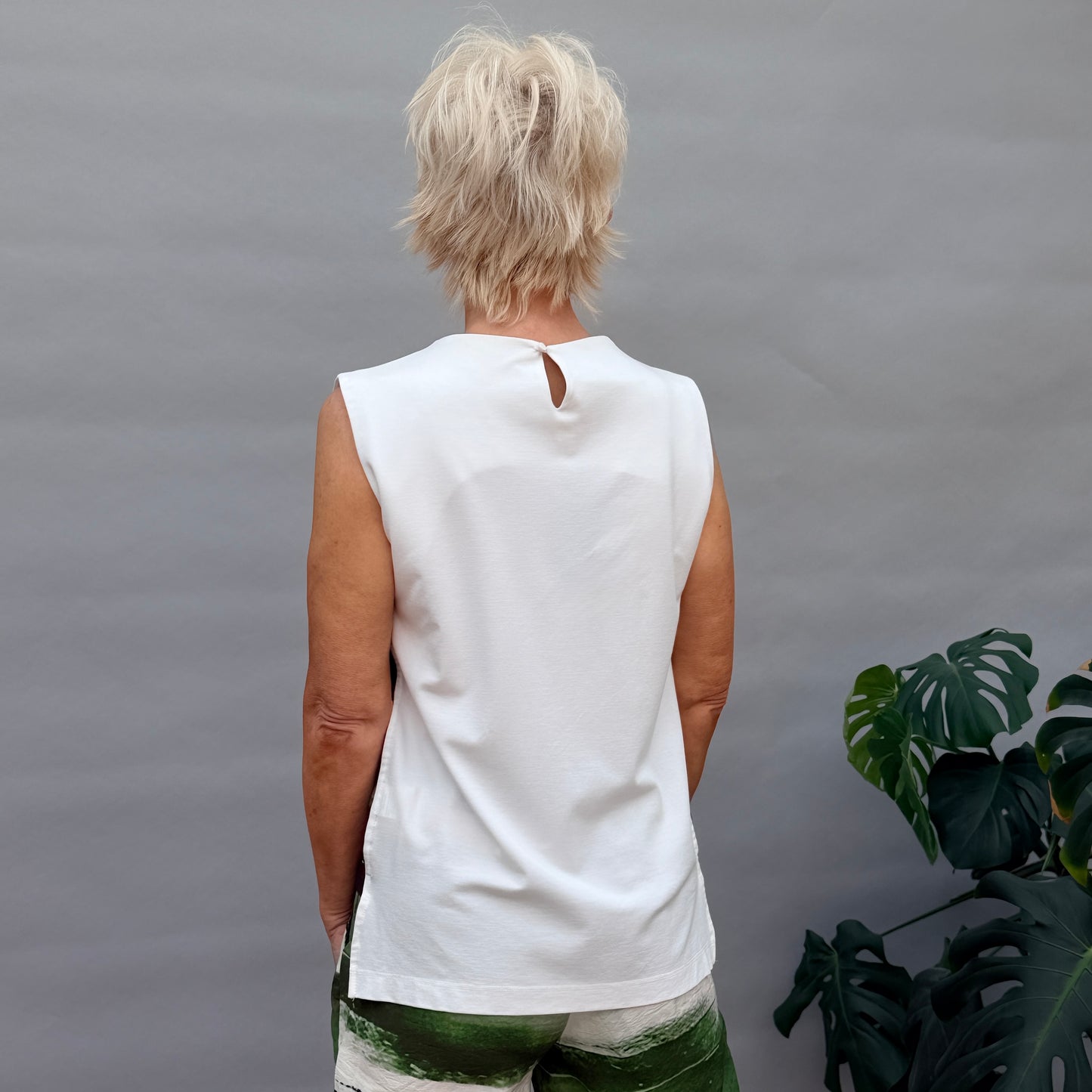 White Bricks Top 264