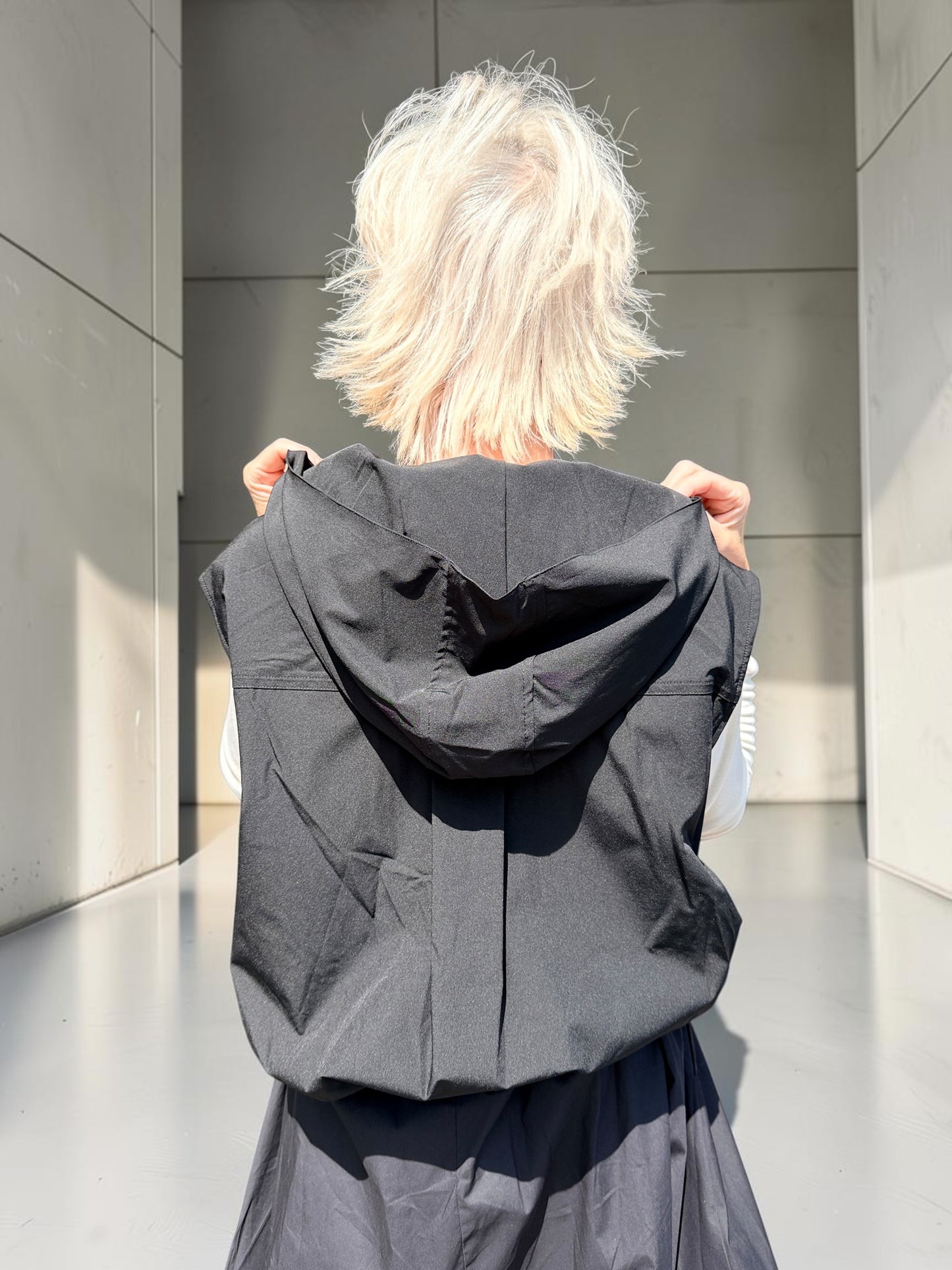 Black Zip Vest H2003